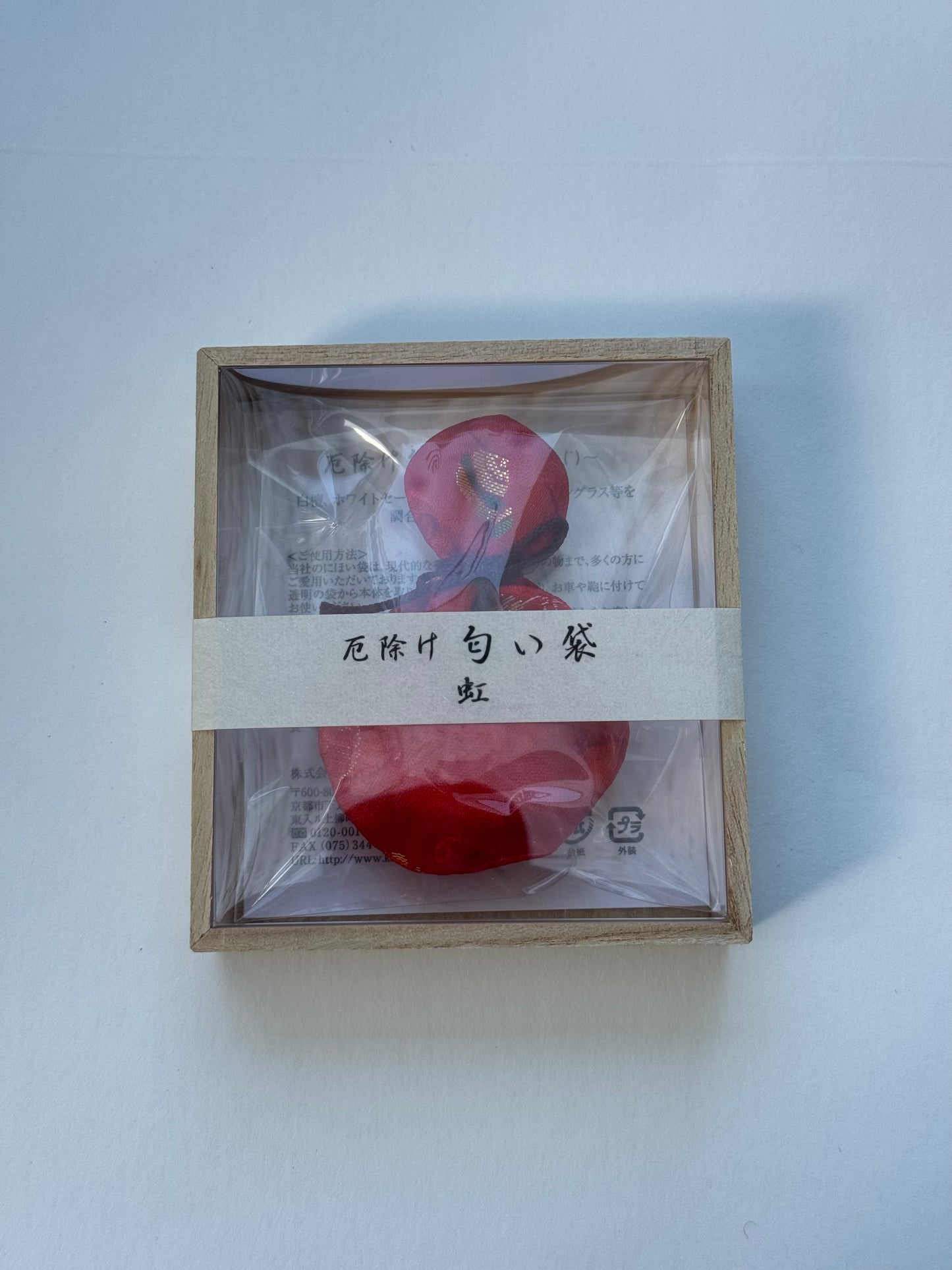 KOSAIDO Japanese incense - scented sachet to ward off evil spirits Niji box made of paulownia wood gourd shape