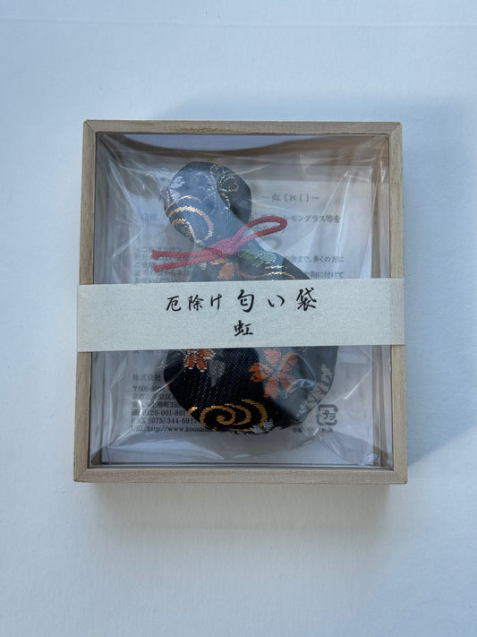 KOSAIDO Japanese incense - scented sachet to ward off evil spirits Niji box made of paulownia wood gourd shape