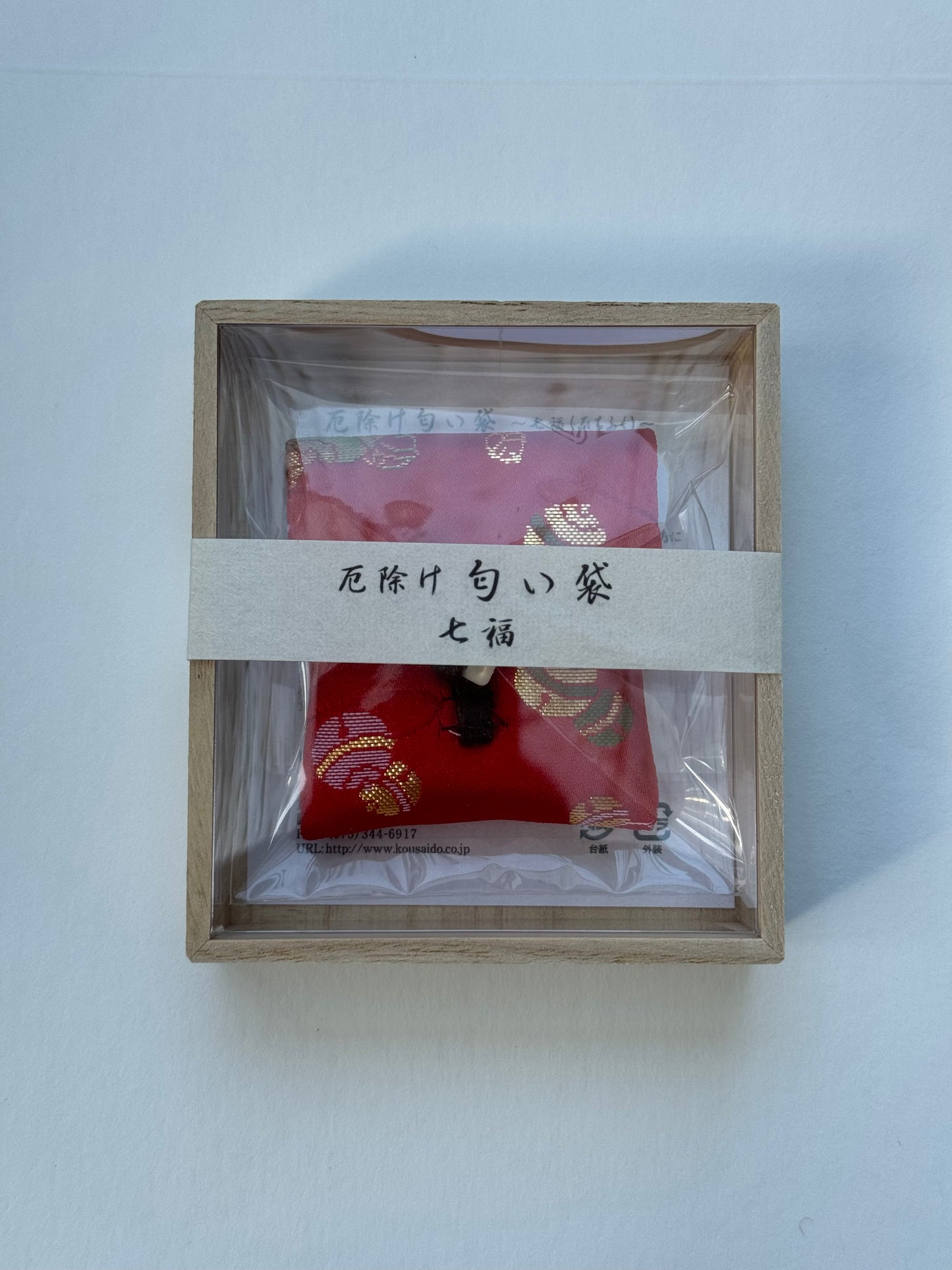 KOSAIDO Japanese incense - scented sachet to ward off evil spirits Shichihuku box made of paulownia wood clawed bag type